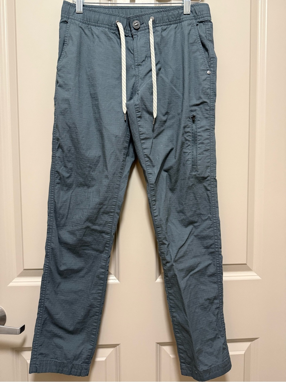 Vuori Slate-Blue Cargo Joggers with Drawcord in size 8